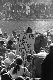 Photo of Vietnam war protesters on the mall.
